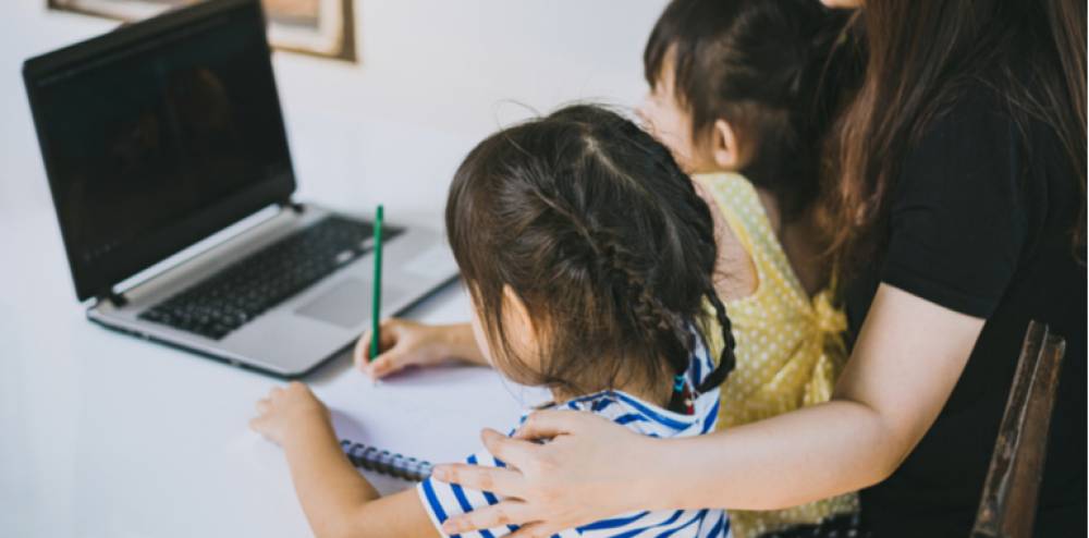 4 tips to help parents and kids manage the pressure of online classes